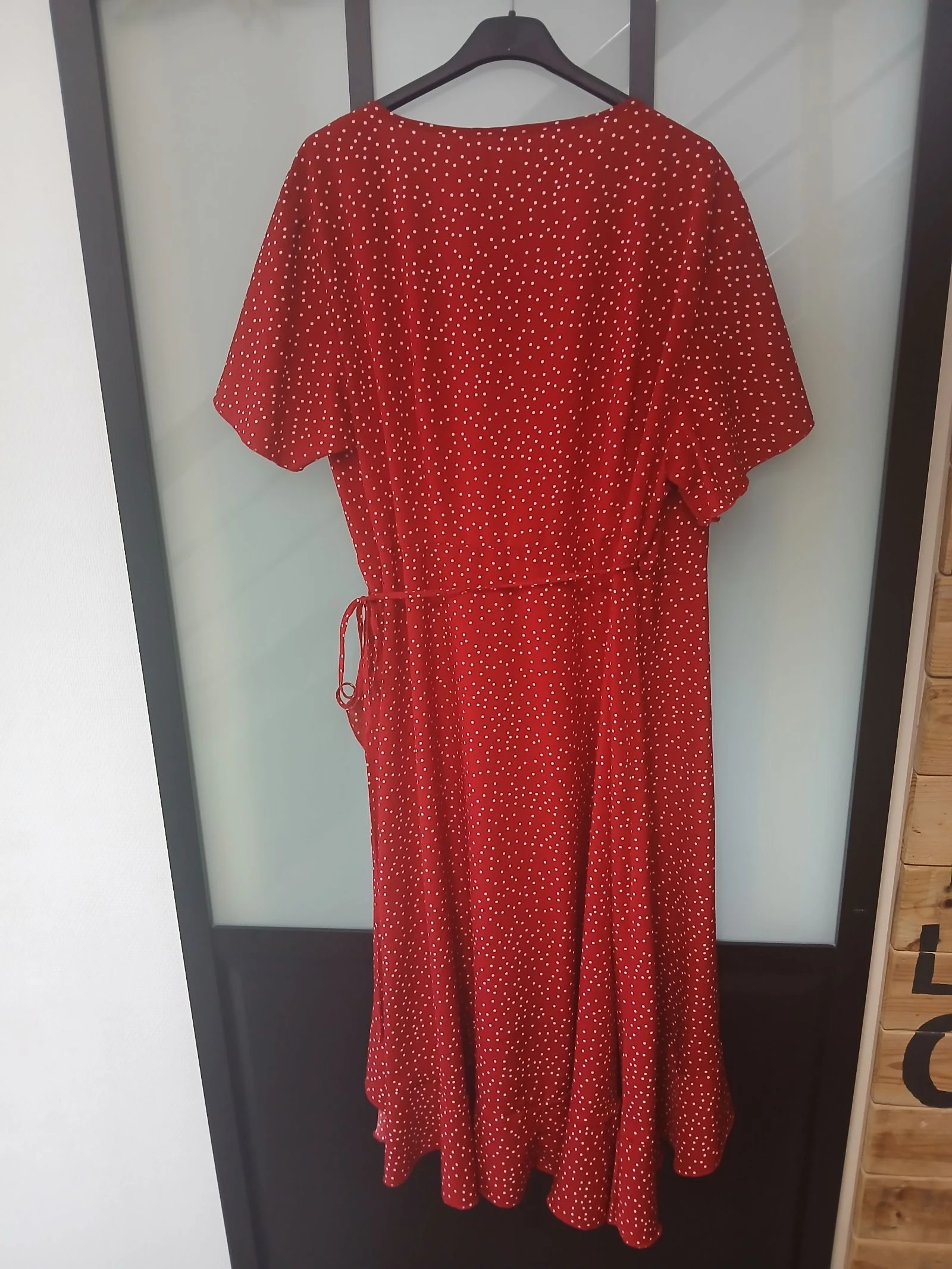 Vestido fluido vermelho com poás brancos – Tamanho 40/42 – photo 3